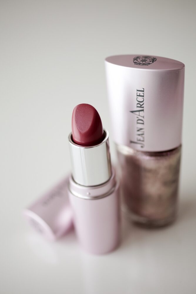 Lippenstift und Make-up-Produkte von Jean d'Arcel